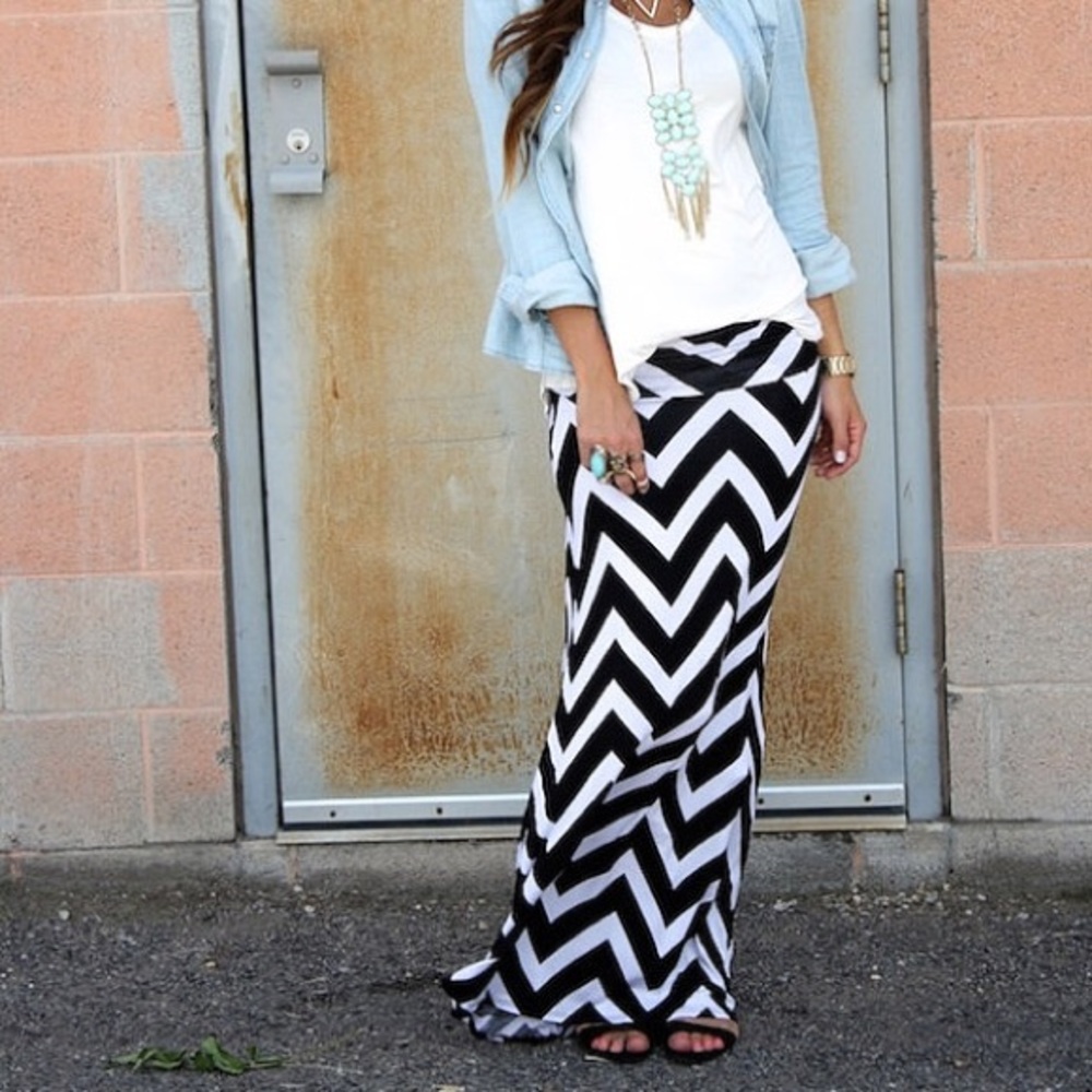 {Moa} Black & White Chevron Maxi Skirt